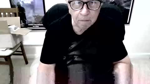 Snapshot of funclemike chatting on October 9, 6:13 pm funclemike online show from October 9, 6:13 pm