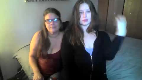 Snapshot of funflirt97 chatting on October 11, 8:01 pm Linnys Palace online show from October 11, 8:01 pm