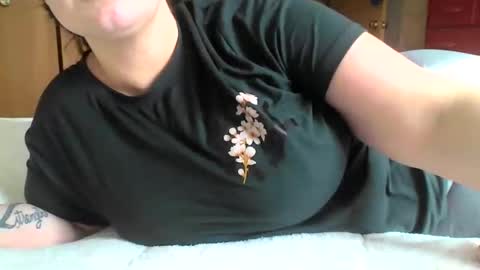 Snapshot of funflirt97 chatting on February 17, 6:06 pm Linnys Palace online show from February 17, 6:06 pm