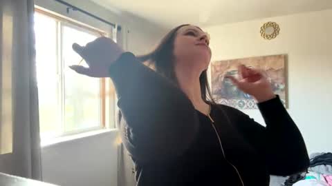 Linnys Palace online show from November 7, 7:38 pm