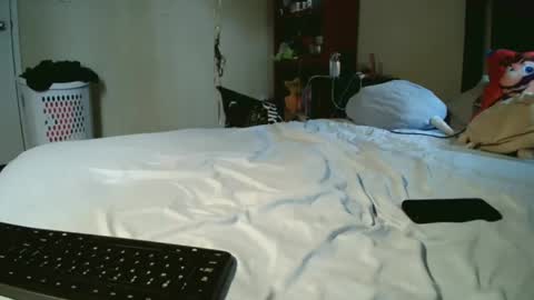 fuzzypeaches87 online show from April 18, 7:58 pm