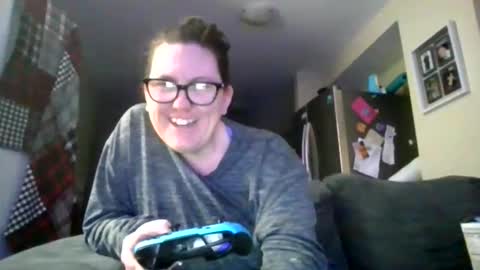 fuzzypeaches87 online show from February 9, 12:36 am