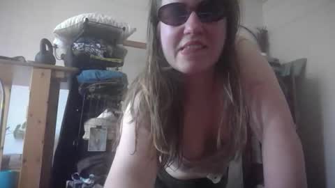 fuzzypeachh online show from March 17, 2:44 pm