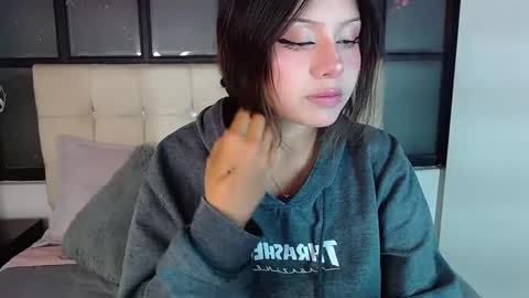Snapshot of fyreandfox_ chatting on September 29, 8:41 pm FIRE AND FOX online show from September 29, 8:41 pm