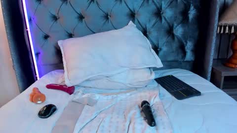 gabhy_rivera online show from September 10, 1:34 pm