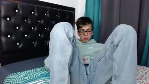 gabriel_x18 online show from February 20, 10:23 pm