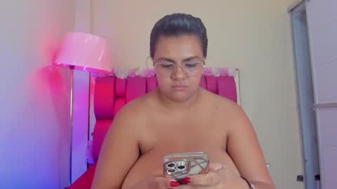 Snapshot of gabrielaa_01 chatting on February 19, 6:00 pm Gaby Im on vacation see you on November 25 online show from February 19, 6:00 pm