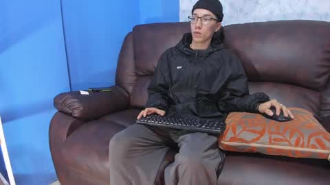 Snapshot of gadiel_sex chatting on February 25, 12:38 pm gadiel_sex online show from February 25, 12:38 pm