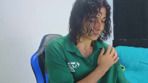 Snapshot of gael__david chatting on October 15, 4:05 am Gael online show from October 15, 4:05 am