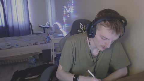 Snapshot of gasturfahe chatting on February 25, 12:38 pm gasturfahe online show from February 25, 12:38 pm