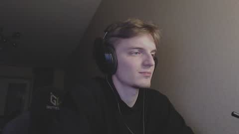 Snapshot of gasturfahe chatting on December 9, 12:56 am gasturfahe online show from December 9, 12:56 am