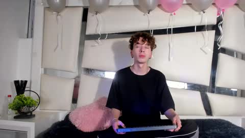 Genesis online show from November 19, 3:39 am