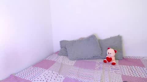 Snapshot of genesisgomez chatting on February 5, 9:50 pm Genesis online show from February 5, 9:50 pm