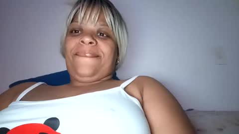 Snapshot of georgina_brownie chatting on October 17, 2:37 am georgina_brownie online show from October 17, 2:37 am