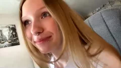 Sophie online show from June 20, 9:15 am