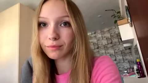 Sophie online show from June 17, 4:39 am
