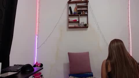 L A U R A online show from February 18, 3:10 am