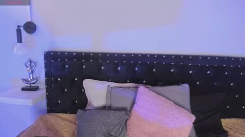 Allison  online show from December 3, 8:20 pm