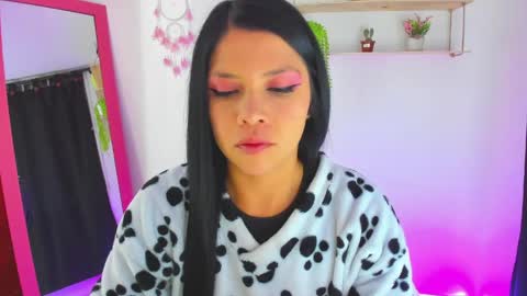 giaaaa   online show from May 17, 1:04 am