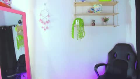giaaaa   online show from May 15, 11:12 pm