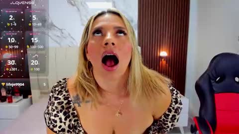 Snapshot of giannabonet chatting on October 8, 7:53 pm G I A N N A online show from October 8, 7:53 pm