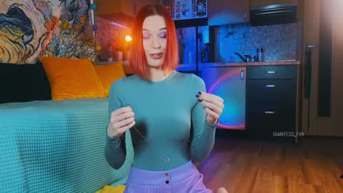 Snapshot of giantess_eva chatting on January 19, 4:12 am Eva online show from January 19, 4:12 am