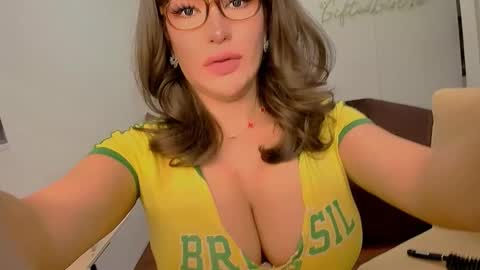 Snapshot of giftedgirl4u chatting on September 19, 2:16 am Ms. Abby - IF YOU DEMAND I DEMAND ASWELL- online show from September 19, 2:16 am