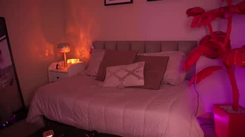 GIGI online show from March 27, 6:52 am