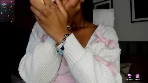 Snapshot of gigi_strawberry chatting on October 14, 4:37 am GIGI online show from October 14, 4:37 am