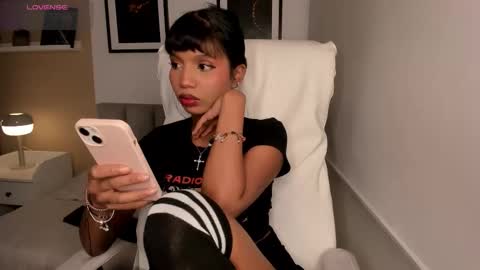 Snapshot of gigi_strawberry chatting on October 16, 5:07 am GIGI online show from October 16, 5:07 am