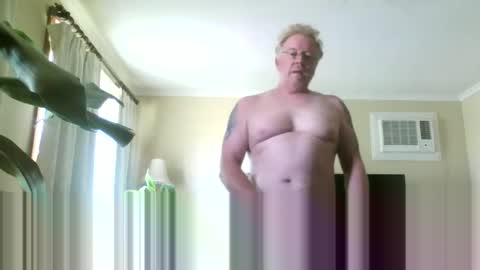 Snapshot of gimmmieoooo chatting on January 5, 12:09 am gimmmieoooo online show from January 5, 12:09 am