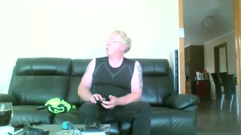 Snapshot of gimmmieoooo chatting on January 7, 5:43 am gimmmieoooo online show from January 7, 5:43 am