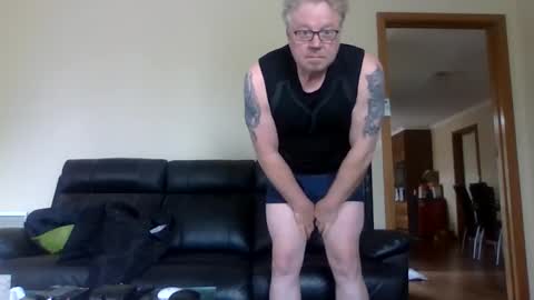 Snapshot of gimmmieoooo chatting on October 25, 2:56 am gimmmieoooo online show from October 25, 2:56 am