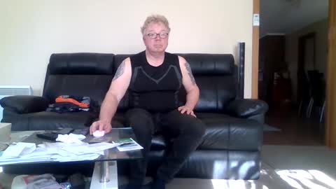 Snapshot of gimmmieoooo chatting on October 28, 6:14 am gimmmieoooo online show from October 28, 6:14 am