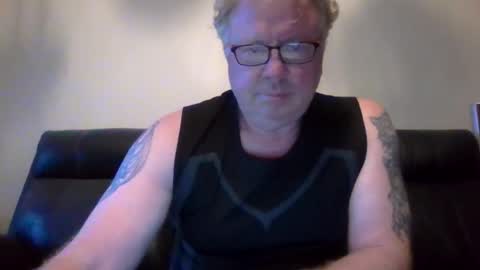 gimmmieoooo online show from March 18, 9:04 am