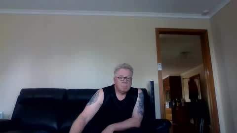 Snapshot of gimmmieoooo chatting on September 14, 3:09 am gimmmieoooo online show from September 14, 3:09 am