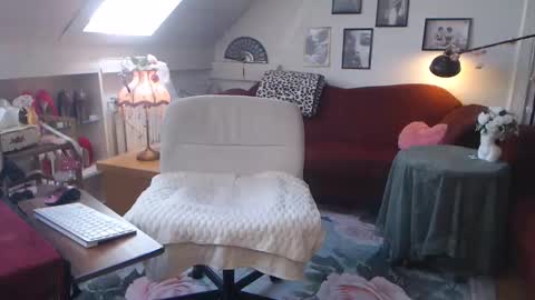 Gina online show from June 10, 10:58 am