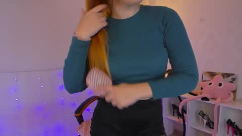 gingerr_pie online show from September 28, 7:12 pm