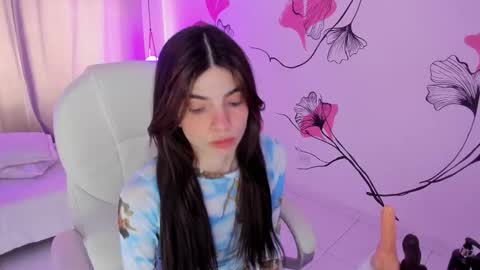 Kendall online show from December 22, 2:02 pm