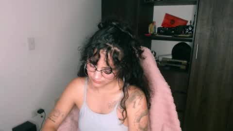 giny_bean online show from May 17, 1:48 am