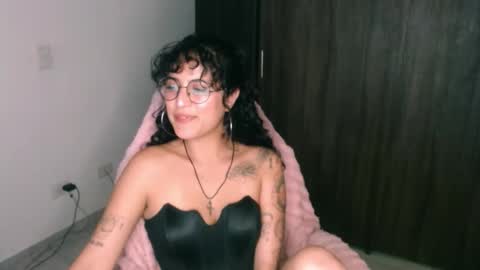 giny_bean online show from March 29, 4:14 am