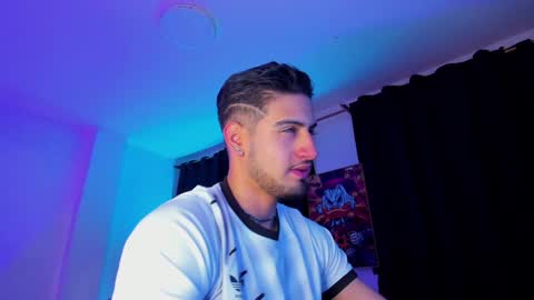 Snapshot of giomar_reyes chatting on January 7, 8:24 am GIOMAR REYES online show from January 7, 8:24 am