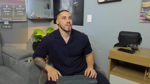 Snapshot of giorgio_leone2 chatting on October 19, 7:40 pm Giorgio leone online show from October 19, 7:40 pm