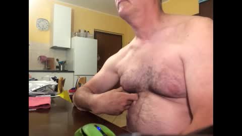 giovanni_1964 online show from April 19, 3:29 am