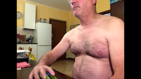 giovanni_1964 online show from April 17, 6:43 pm