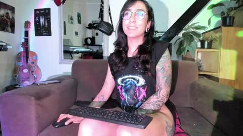 girasol1921 online show from March 12, 1:03 am