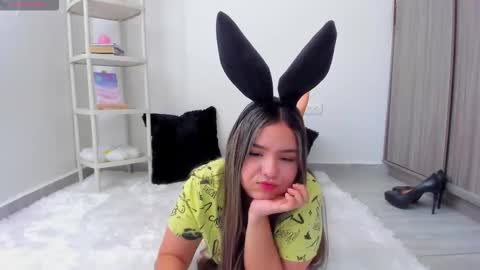 Snapshot of girl_alana chatting on September 17, 6:33 pm Alana online show from September 17, 6:33 pm
