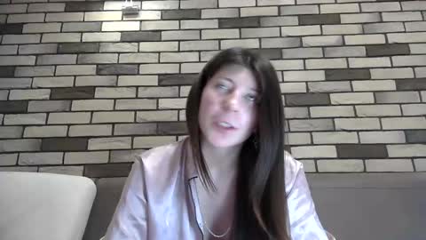girl_cute007 online show from May 8, 9:20 pm