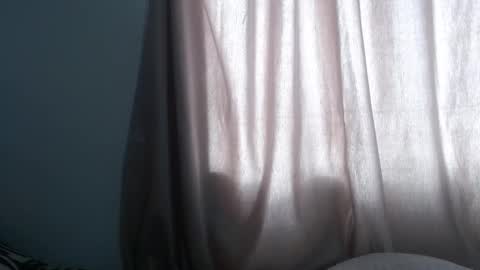 Snapshot of girl_honey_ chatting on December 6, 2:00 pm Aleja online show from December 6, 2:00 pm