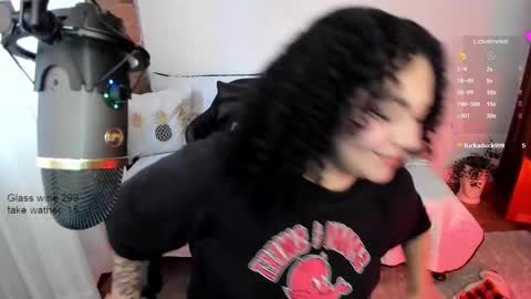 girl_inline online show from March 2, 9:11 pm